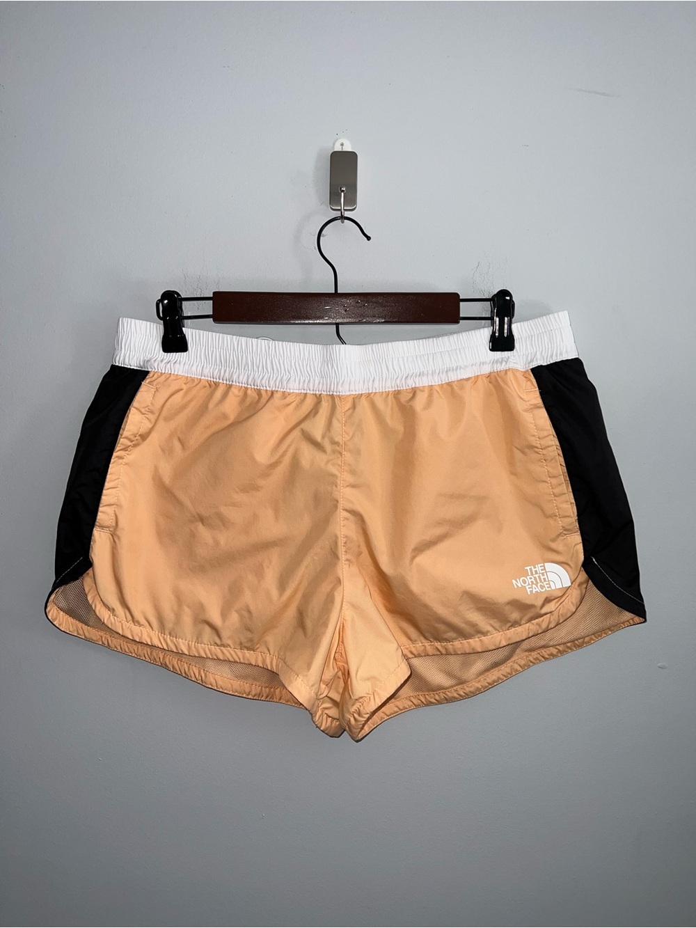 The North Face Womens L Shorts Peach Orange Black Hydrenaline Lined Running Flaw